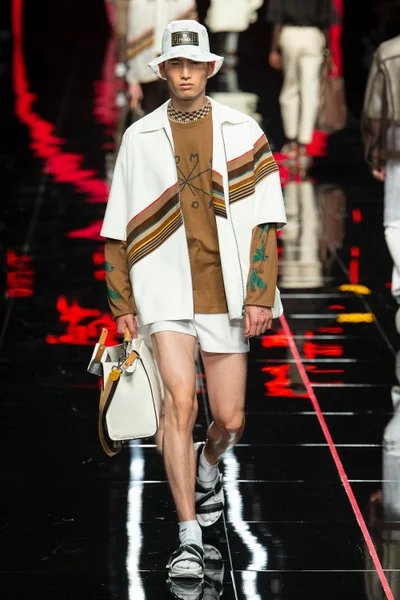 Look 49